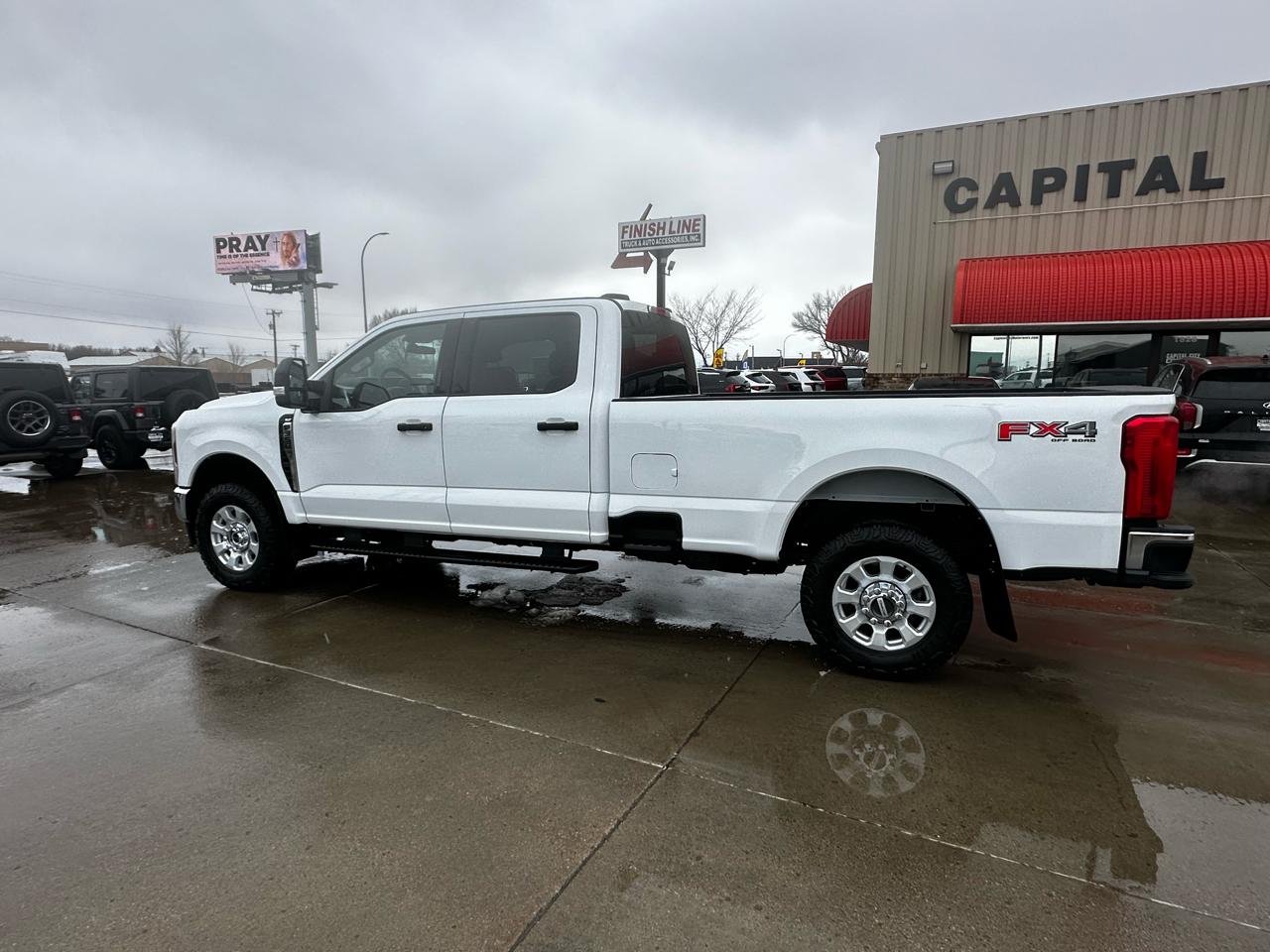 Ford F-350 SD XLT Crew Cab Long Bed 4WD 2024
