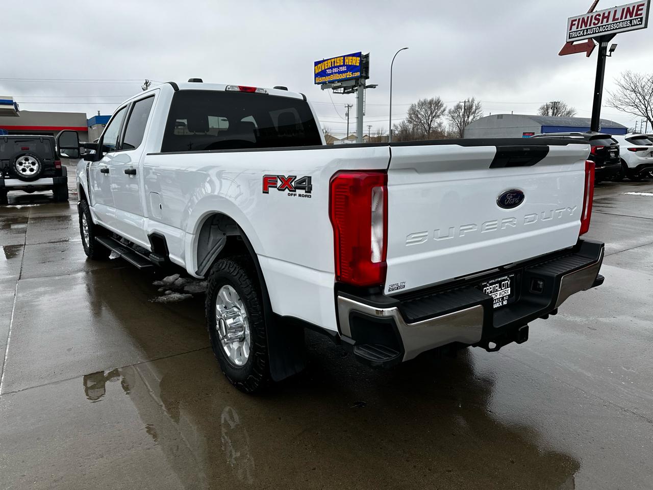 Ford F-350 SD XLT Crew Cab Long Bed 4WD 2024