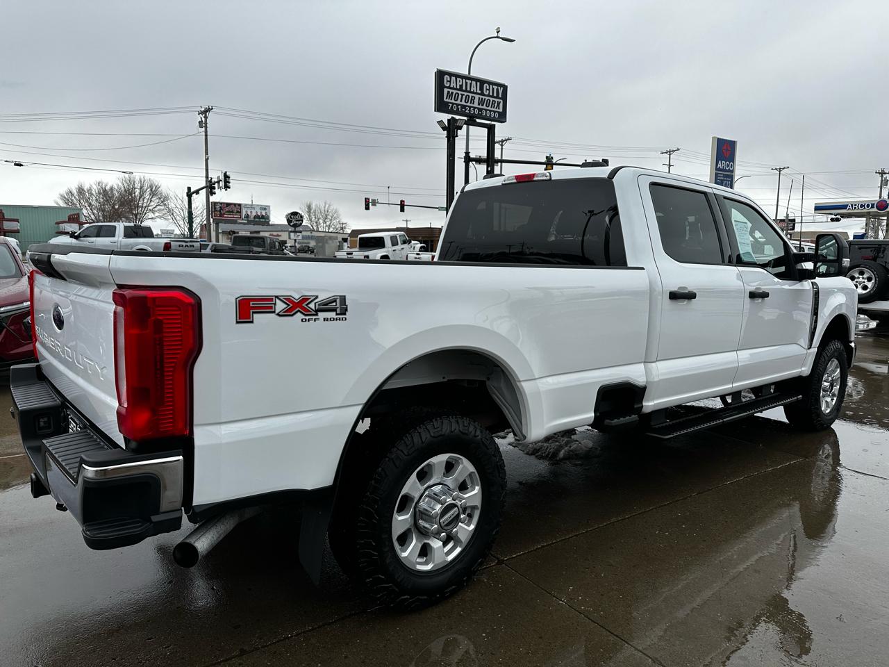 Ford F-350 SD XLT Crew Cab Long Bed 4WD 2024