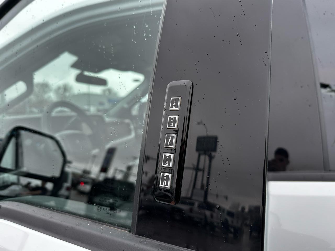 Ford F-350 SD XLT Crew Cab Long Bed 4WD 2024