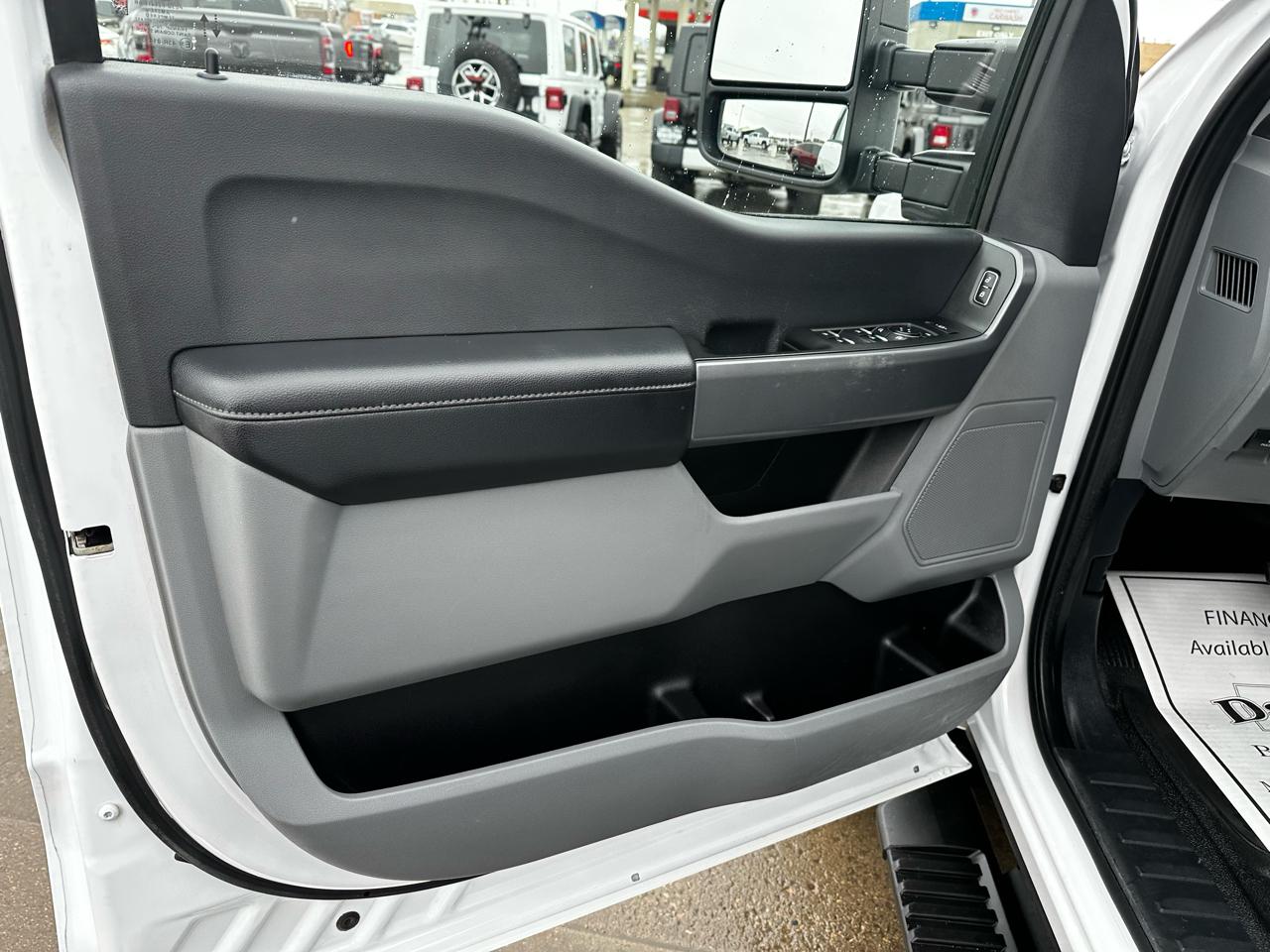 Ford F-350 SD XLT Crew Cab Long Bed 4WD 2024