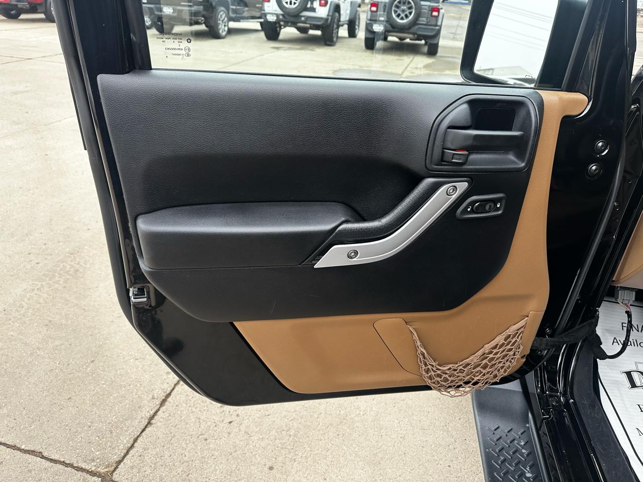 Jeep Wrangler Unlimited Sahara 4WD 2014