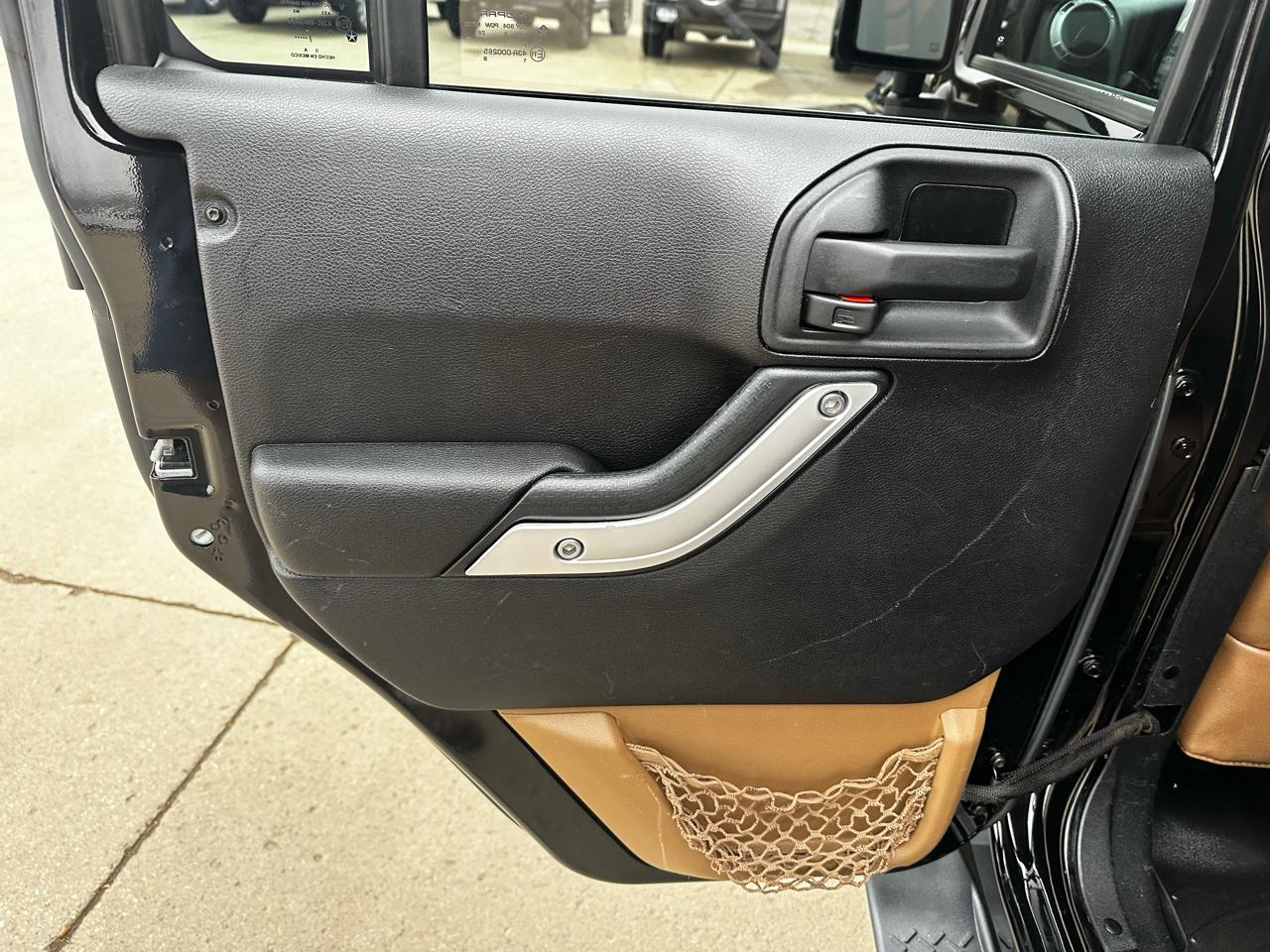 Jeep Wrangler Unlimited Sahara 4WD 2014