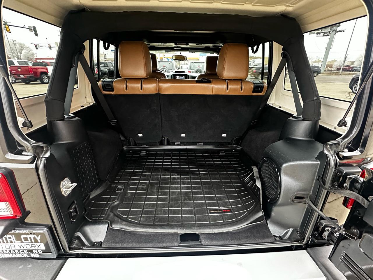 Jeep Wrangler Unlimited Sahara 4WD 2014