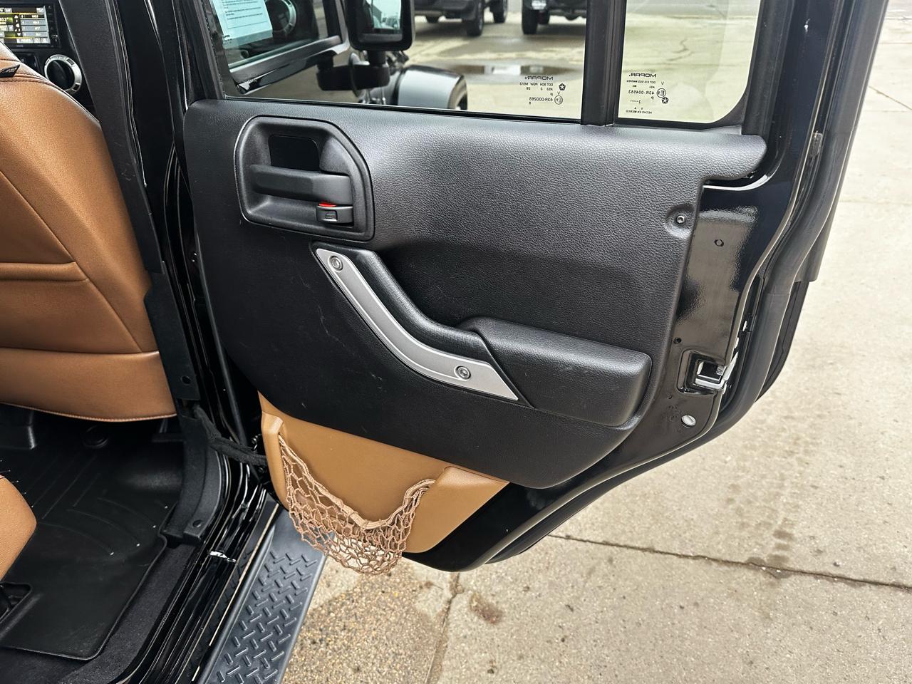 Jeep Wrangler Unlimited Sahara 4WD 2014