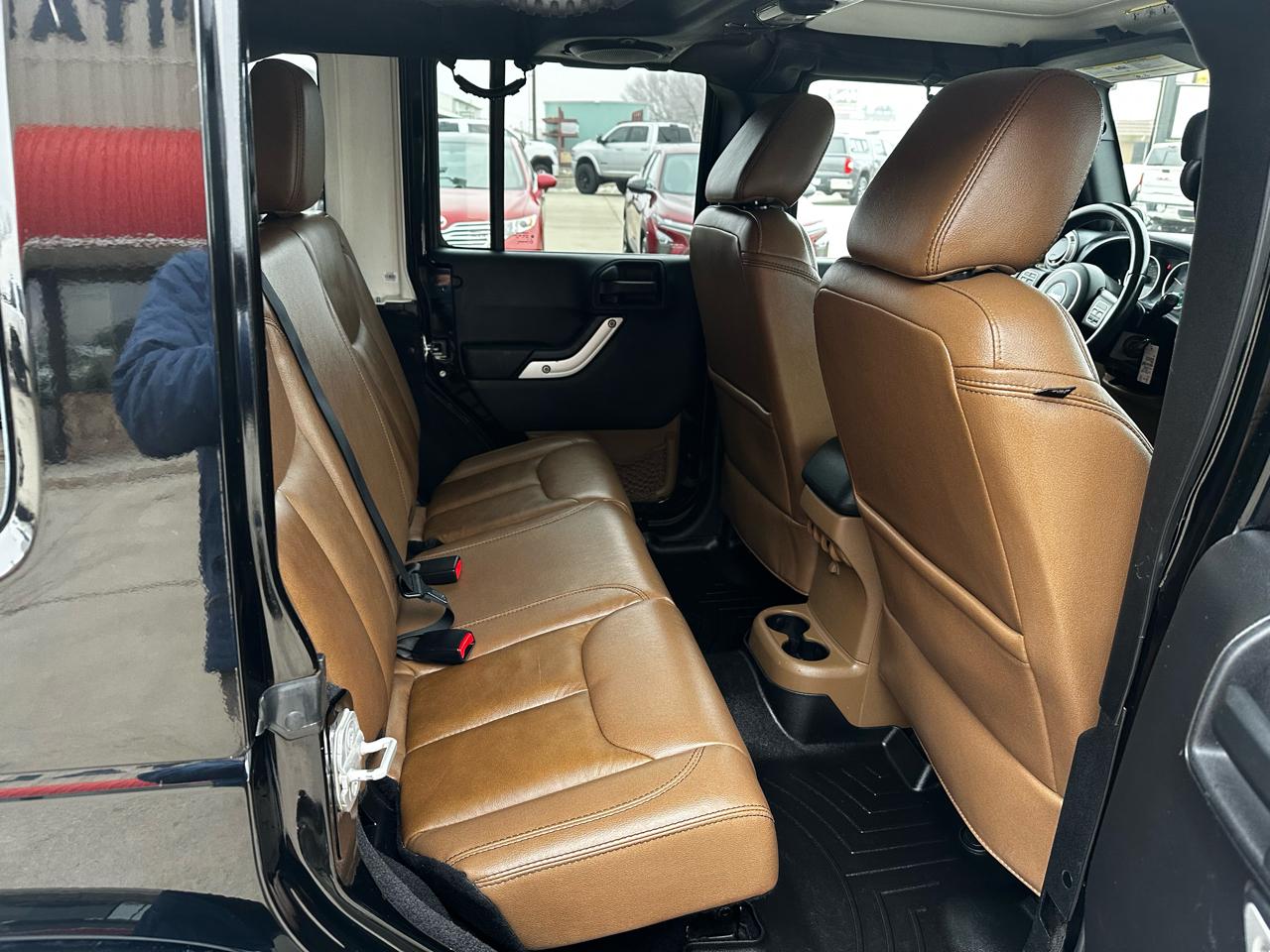 Jeep Wrangler Unlimited Sahara 4WD 2014