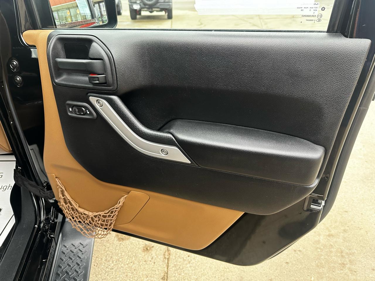 Jeep Wrangler Unlimited Sahara 4WD 2014