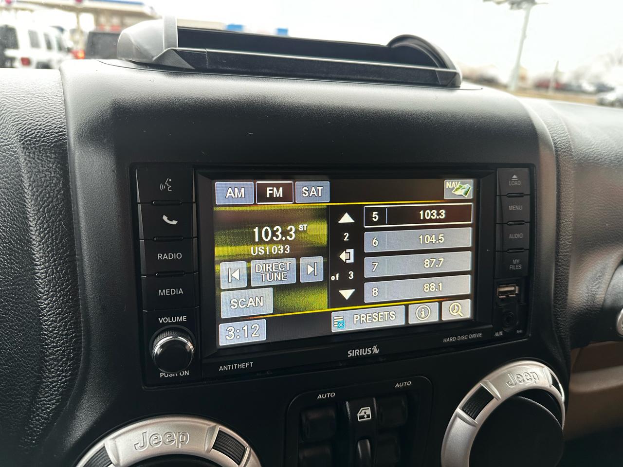 Jeep Wrangler Unlimited Sahara 4WD 2014