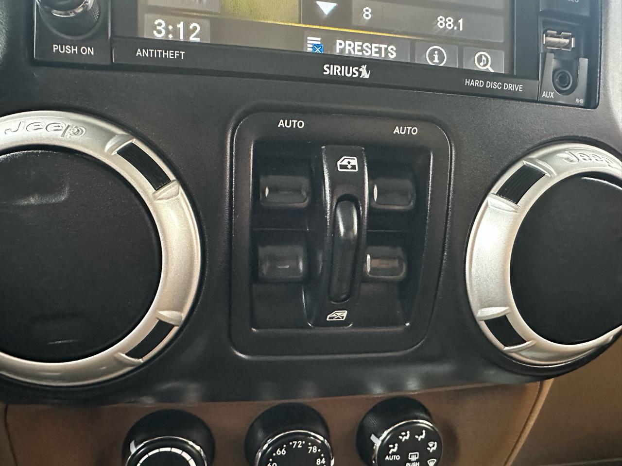 Jeep Wrangler Unlimited Sahara 4WD 2014