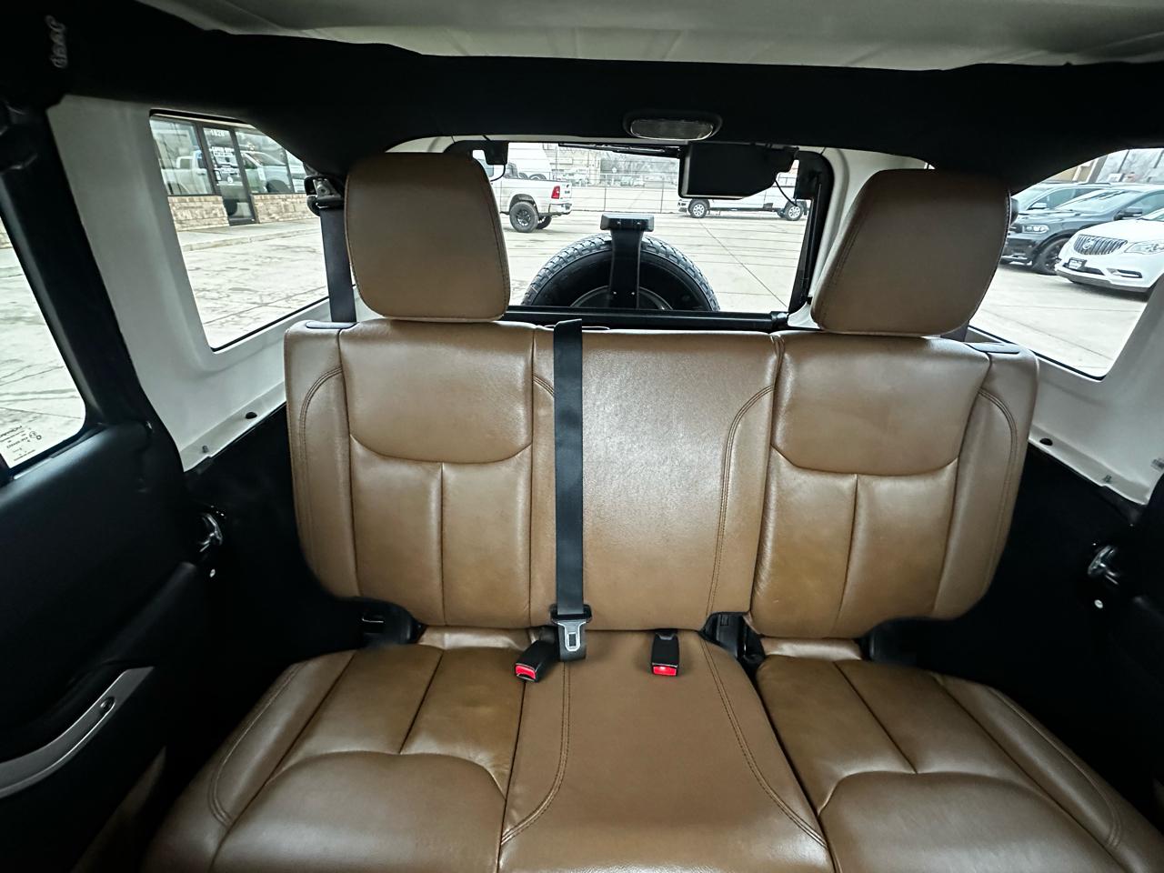 Jeep Wrangler Unlimited Sahara 4WD 2014