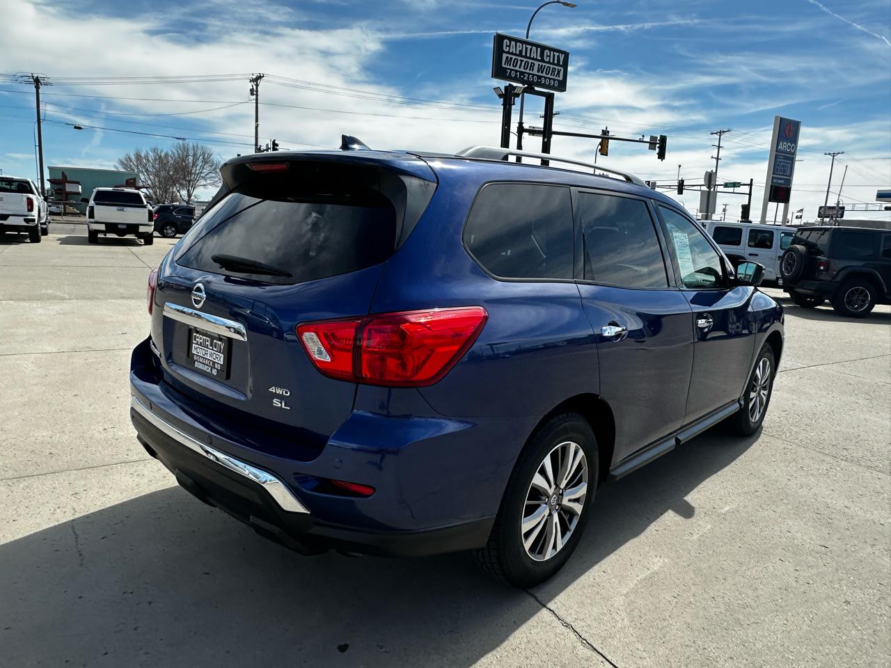 Nissan Pathfinder SL 4WD 2020