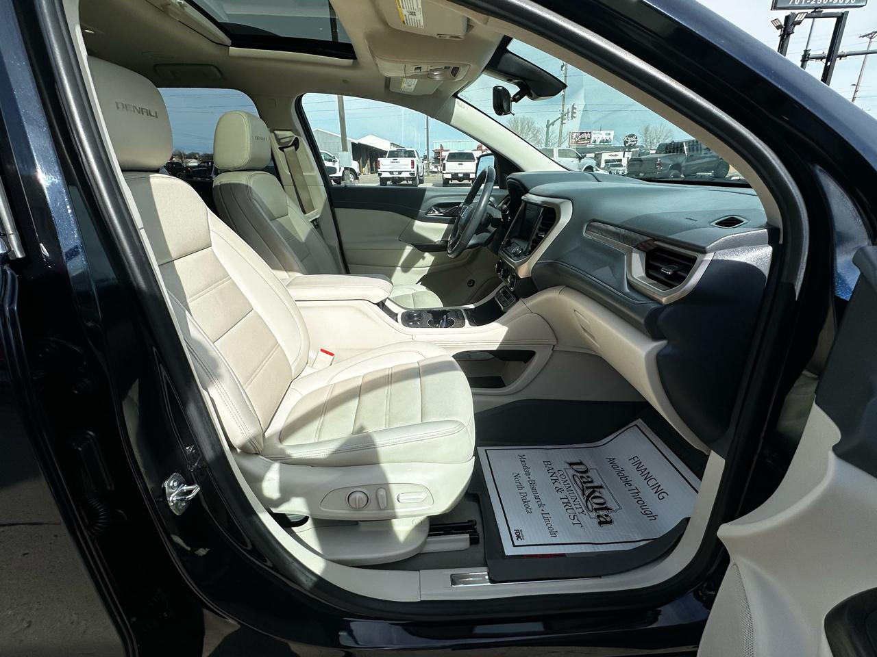 GMC Acadia Denali AWD 2021