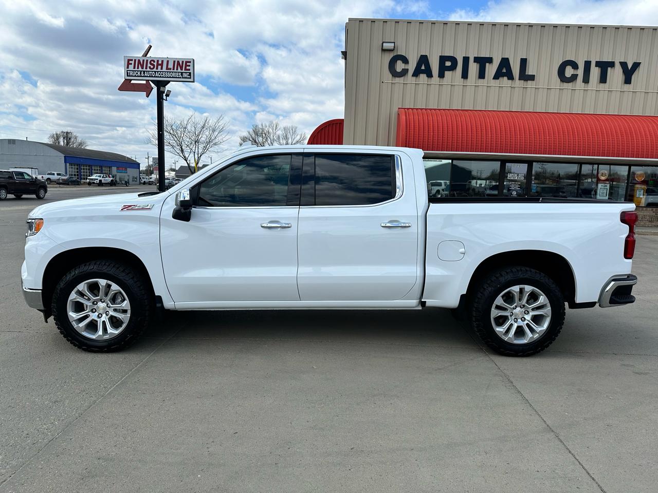Chevrolet Silverado 1500 LTZ Crew Cab 4WD 2023