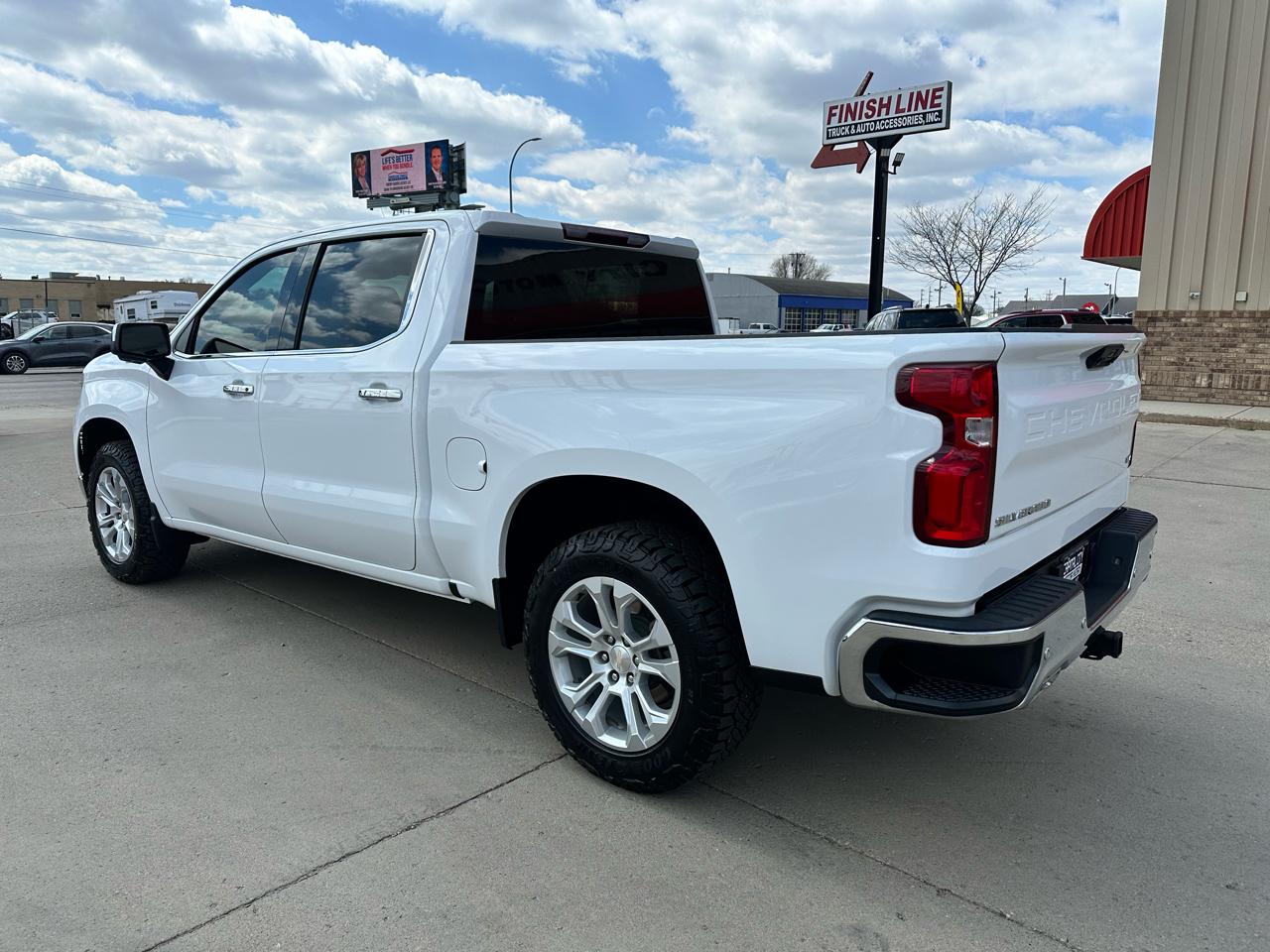 Chevrolet Silverado 1500 LTZ Crew Cab 4WD 2023