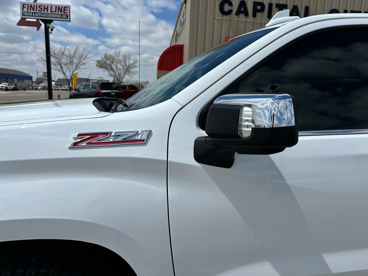 Chevrolet Silverado 1500 LTZ Crew Cab 4WD 2023