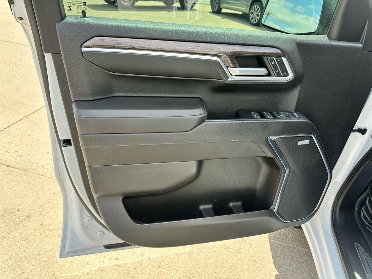 Chevrolet Silverado 1500 LTZ Crew Cab 4WD 2023