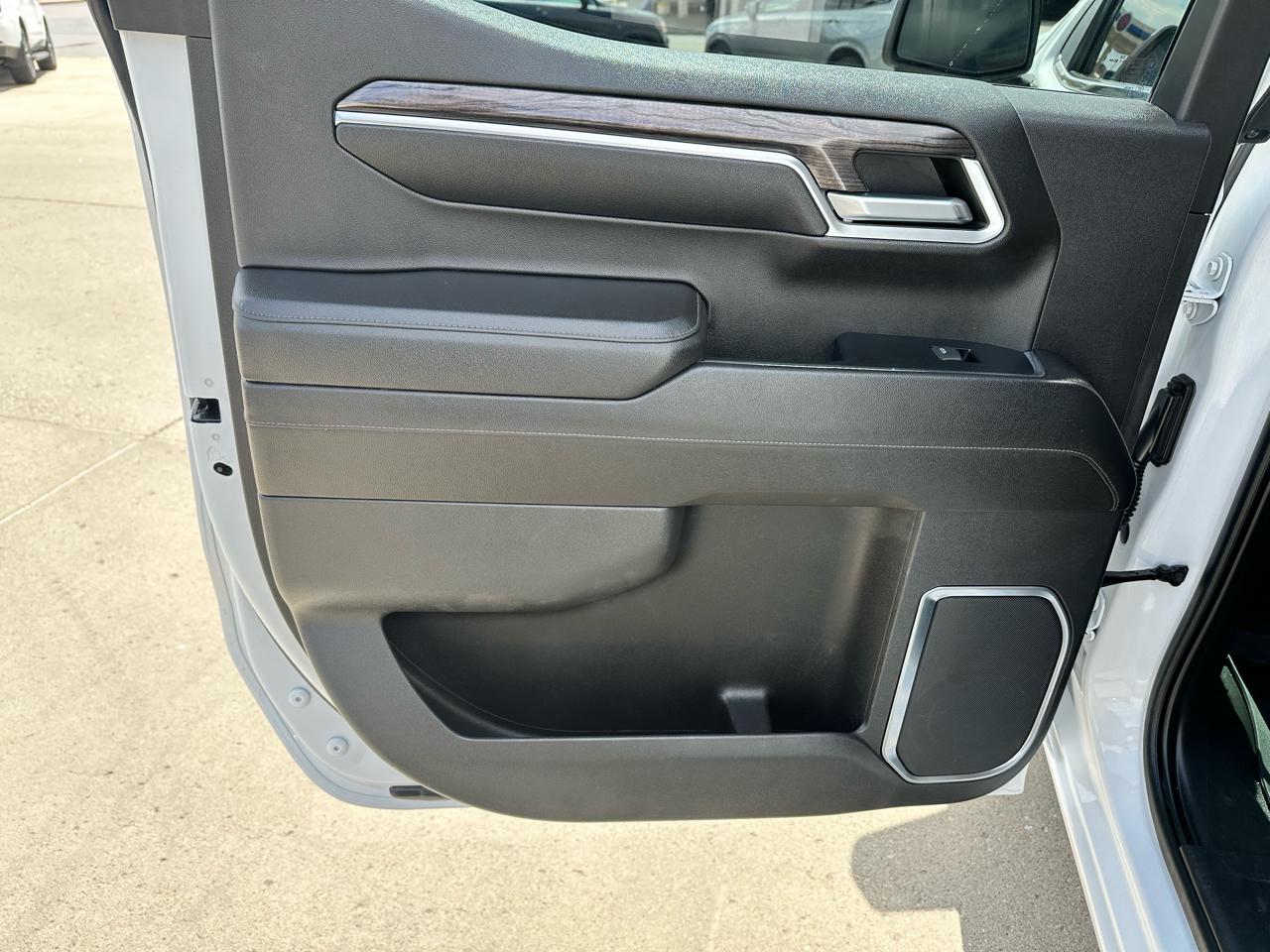 Chevrolet Silverado 1500 LTZ Crew Cab 4WD 2023