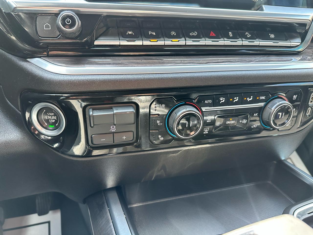 Chevrolet Silverado 1500 LTZ Crew Cab 4WD 2023