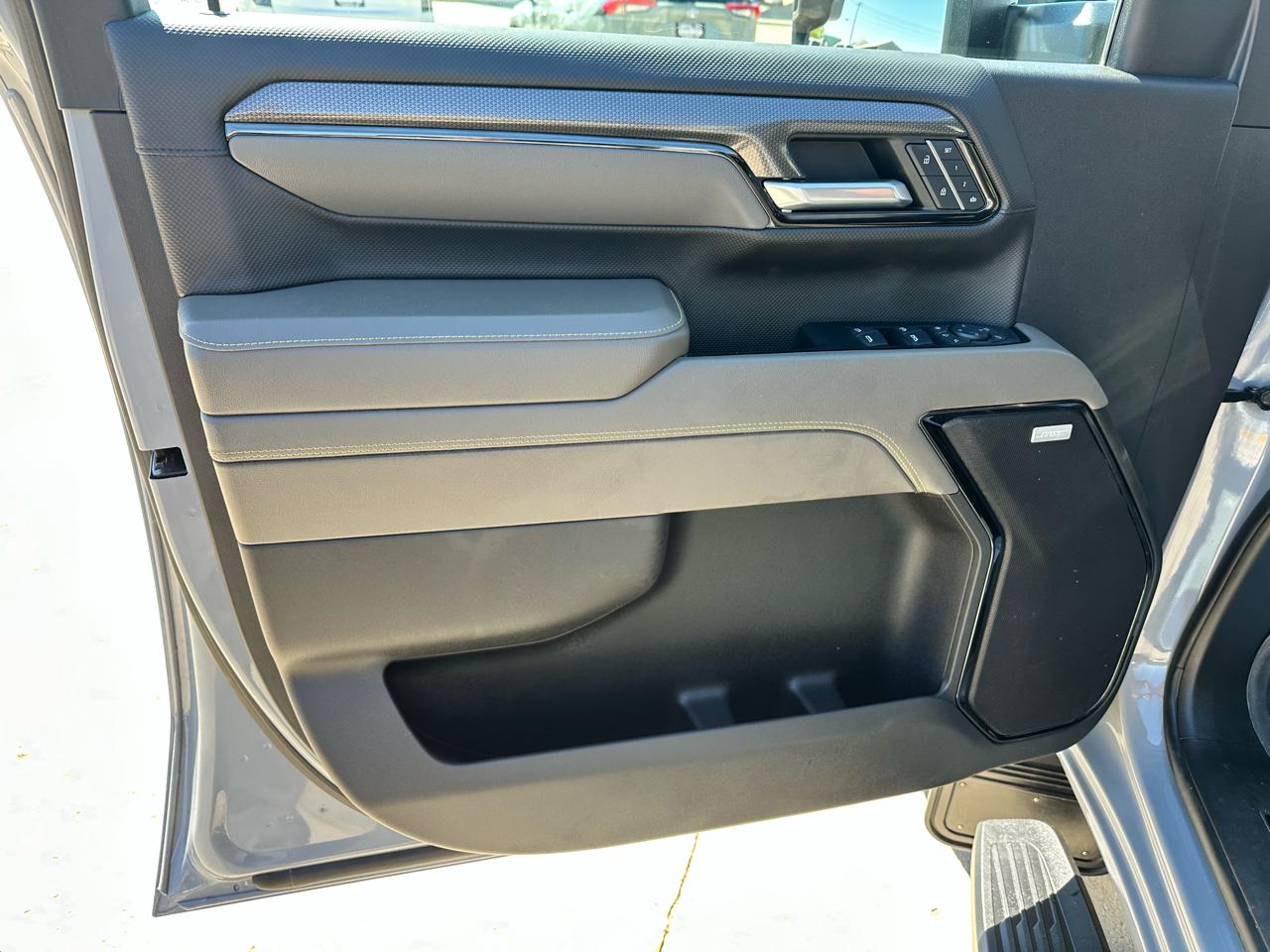 Chevrolet Silverado 2500HD ZR2 Crew Cab 4WD 2024