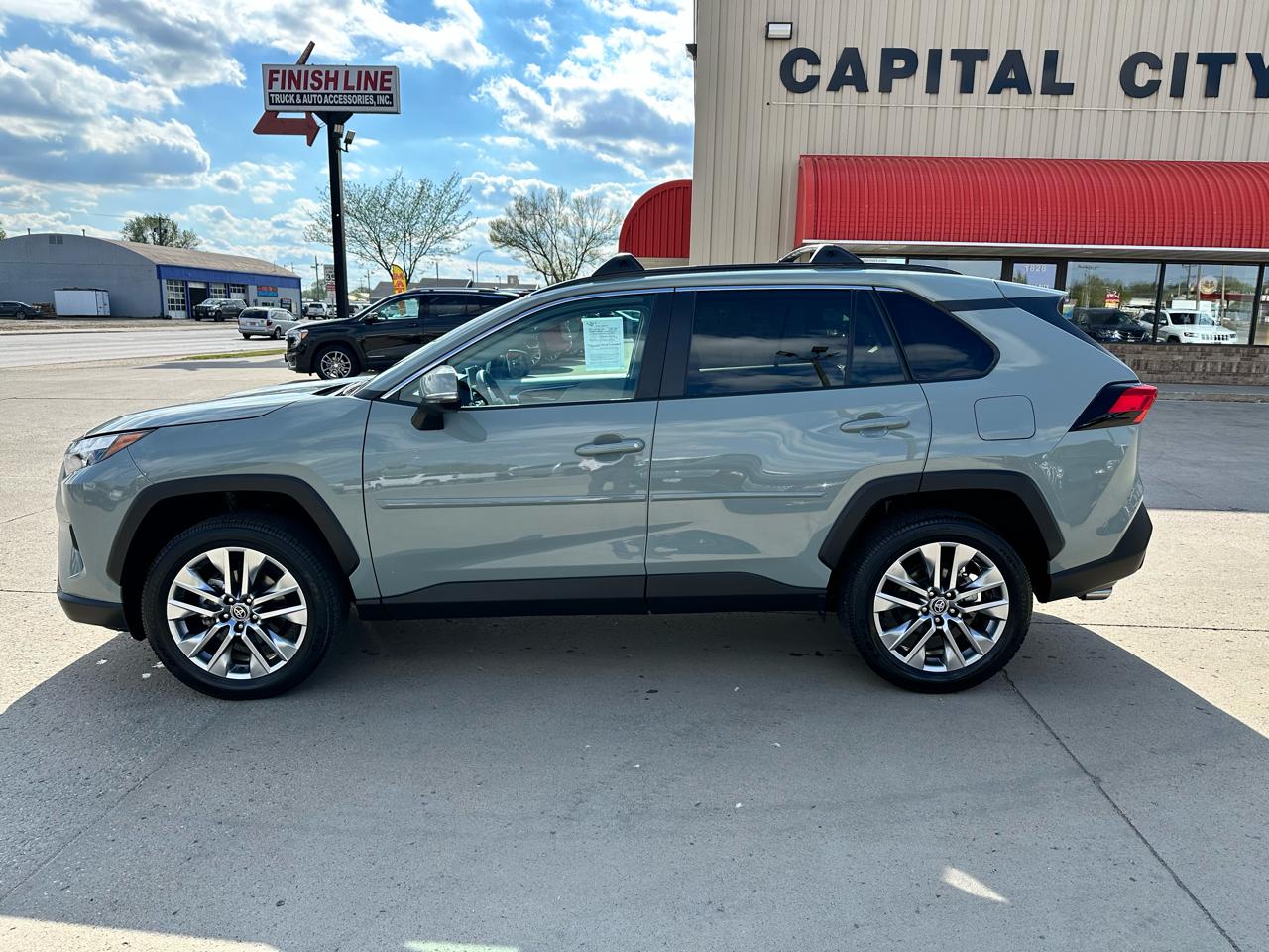 Toyota RAV4 XLE Premium AWD 2023