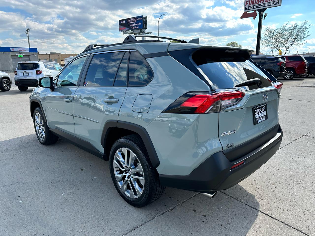 Toyota RAV4 XLE Premium AWD 2023