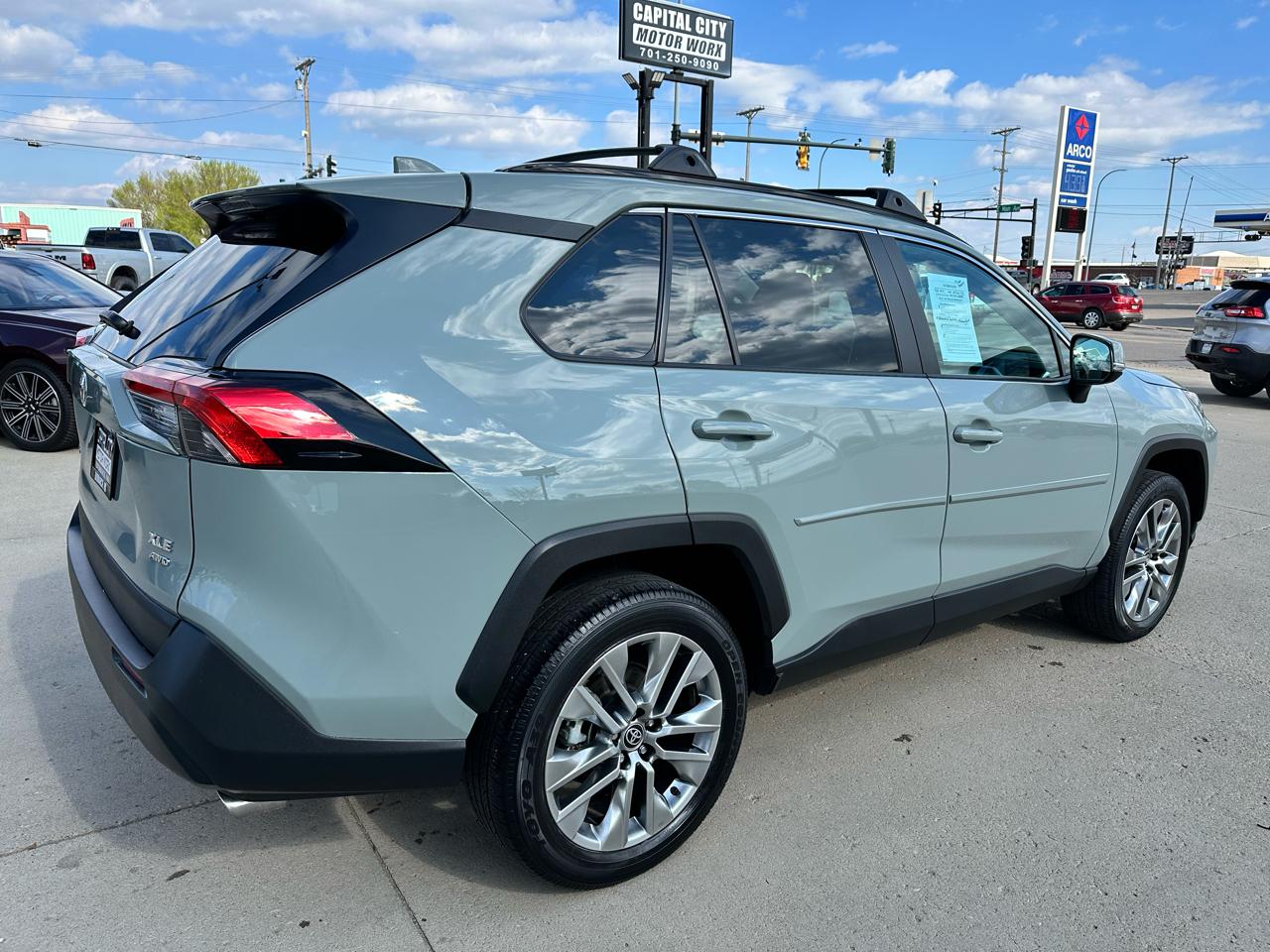 Toyota RAV4 XLE Premium AWD 2023
