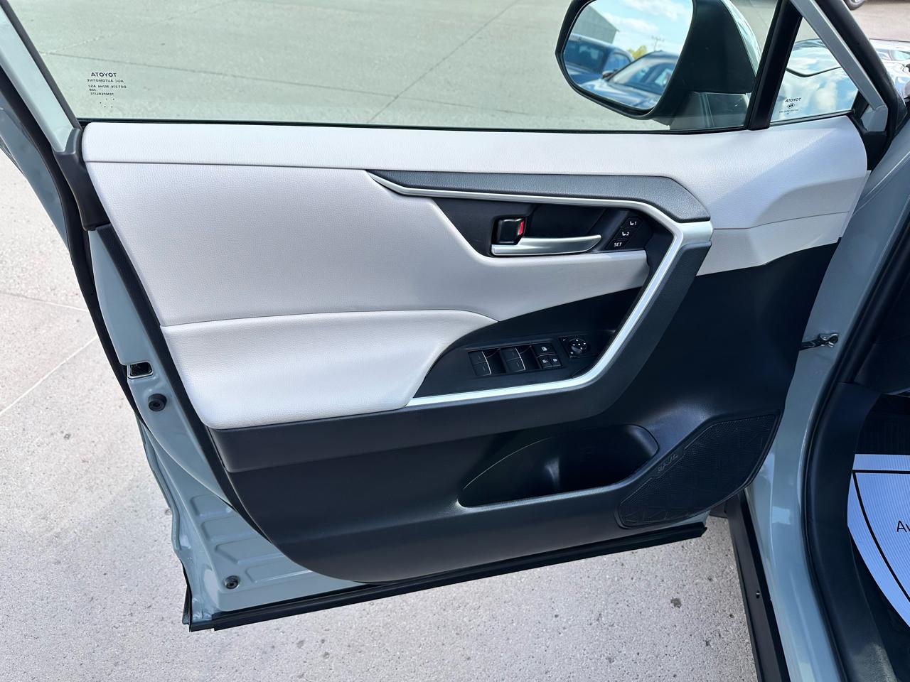 Toyota RAV4 XLE Premium AWD 2023