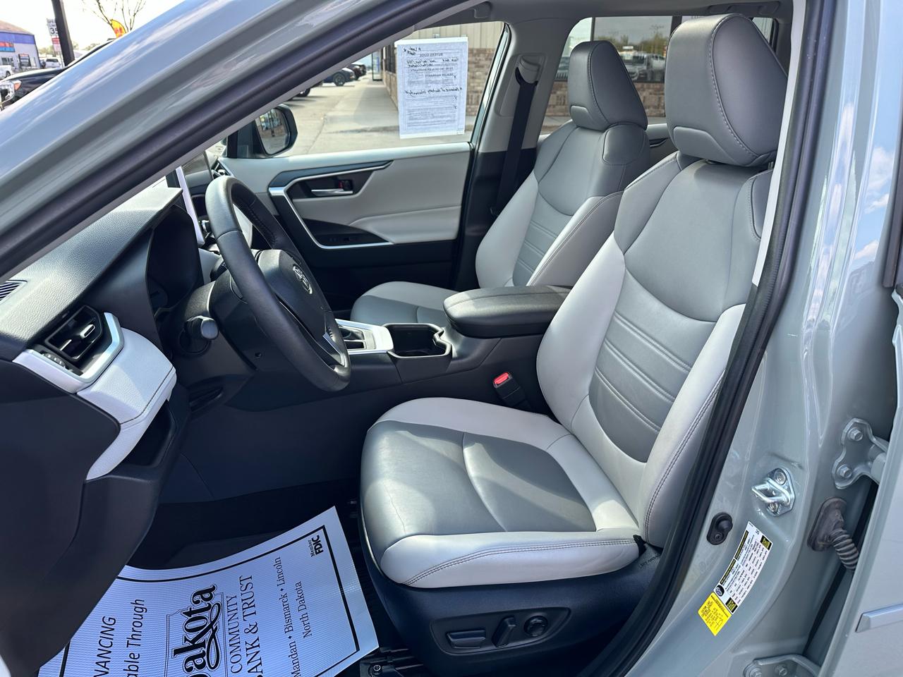 Toyota RAV4 XLE Premium AWD 2023