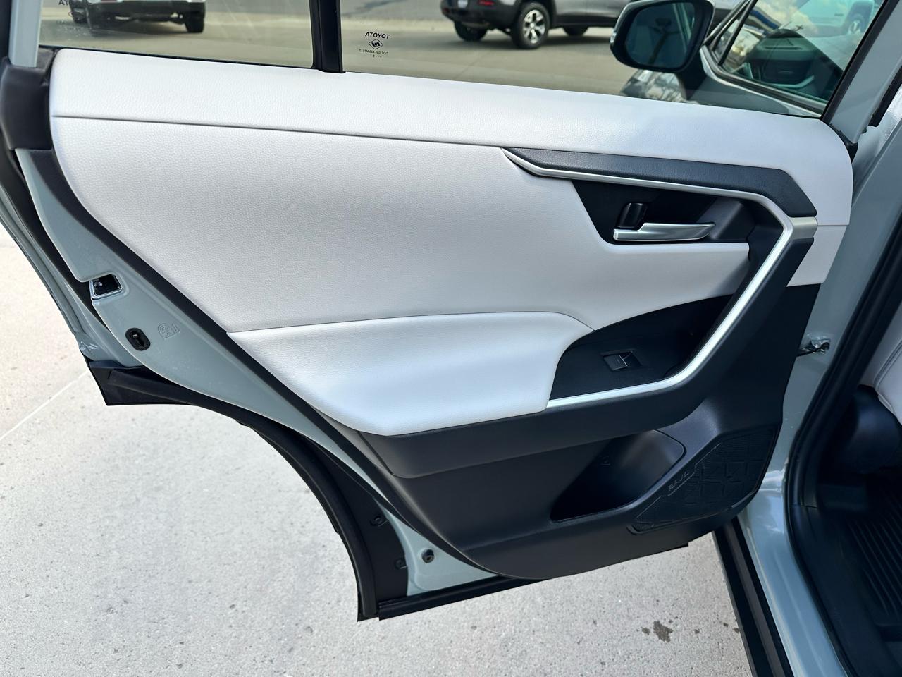 Toyota RAV4 XLE Premium AWD 2023