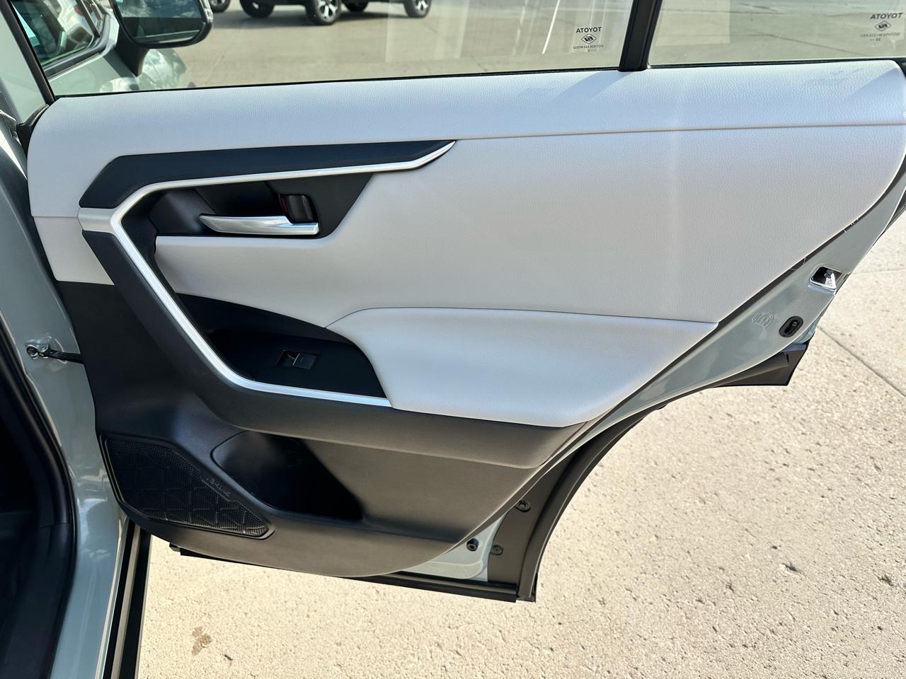Toyota RAV4 XLE Premium AWD 2023