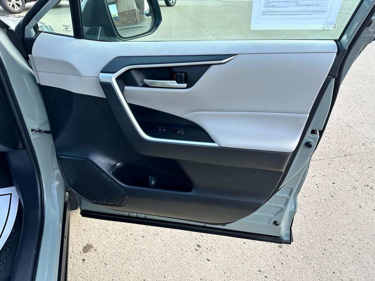 Toyota RAV4 XLE Premium AWD 2023
