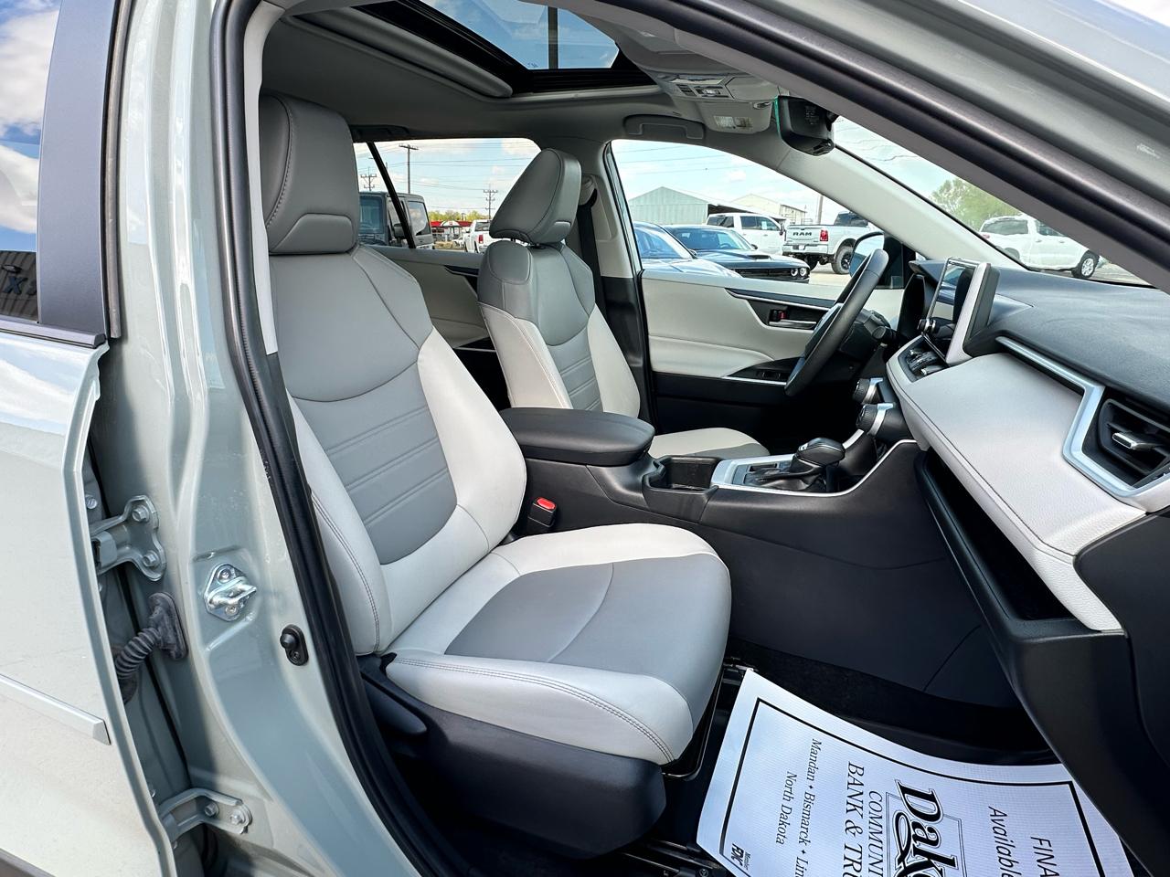 Toyota RAV4 XLE Premium AWD 2023