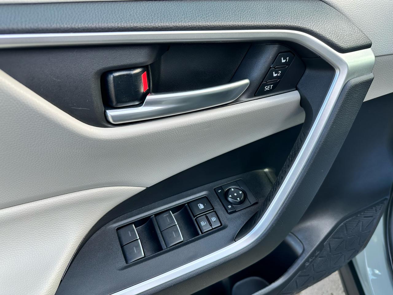 Toyota RAV4 XLE Premium AWD 2023