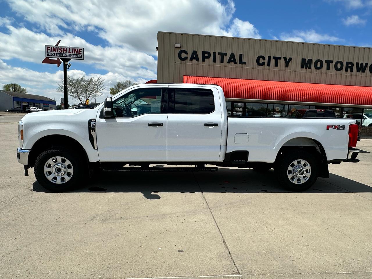Ford F-350 SD XLT Crew Cab Long Bed 4WD 2024