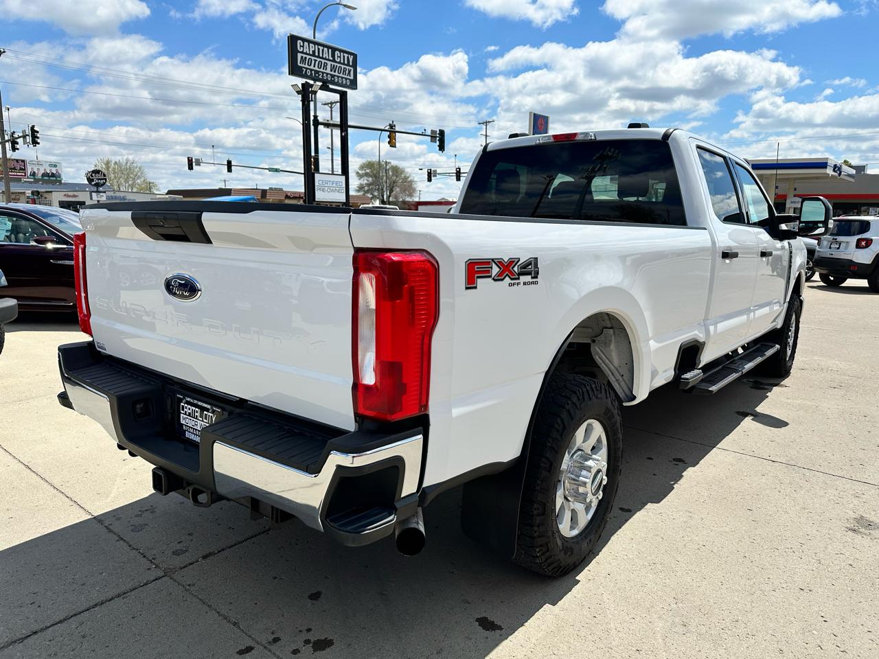 Ford F-350 SD XLT Crew Cab Long Bed 4WD 2024
