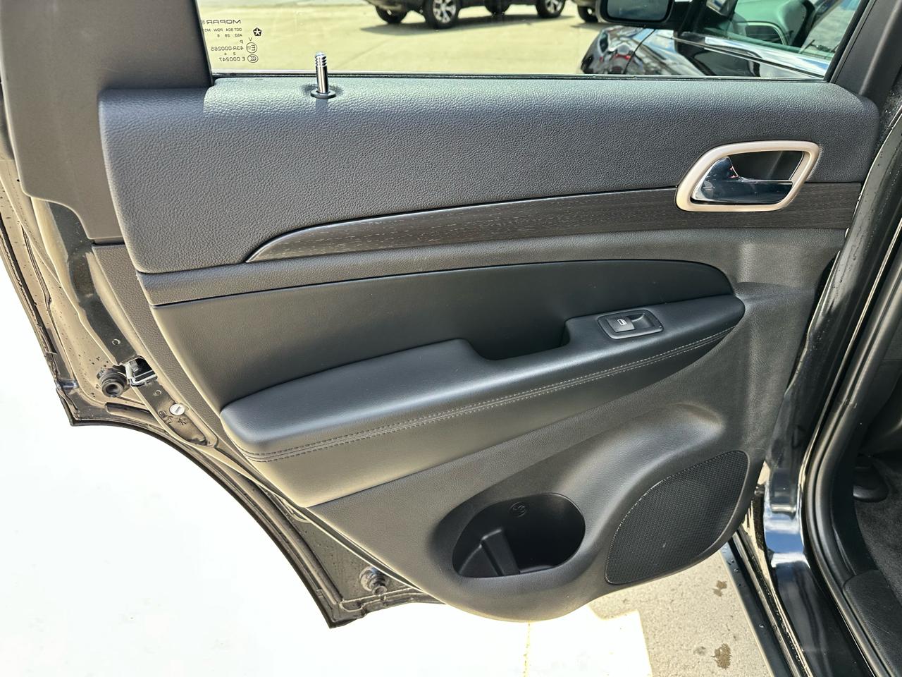 Jeep Grand Cherokee Laredo 4WD 2016