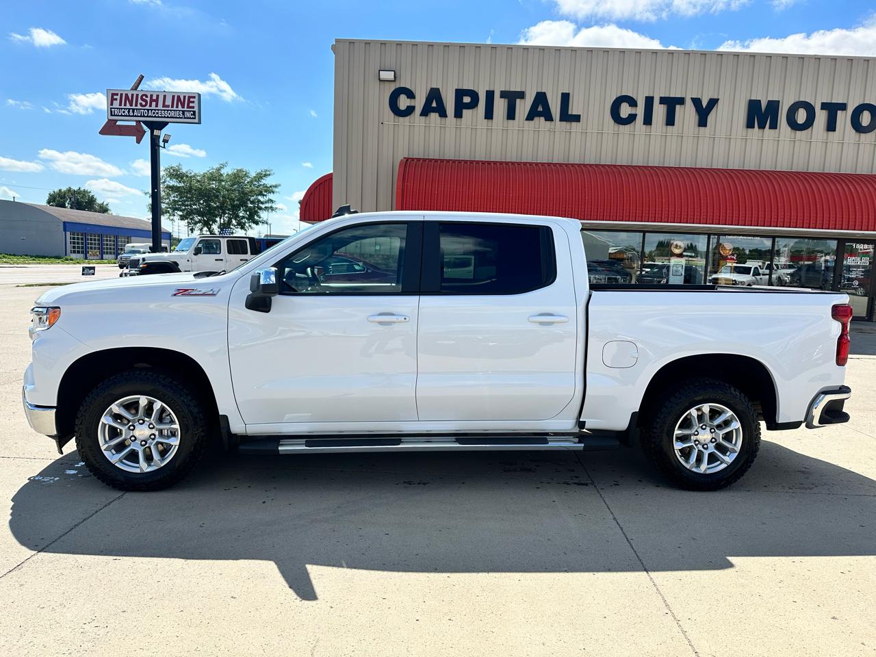 Chevrolet Silverado 1500 LT Crew Cab 4WD 2025
