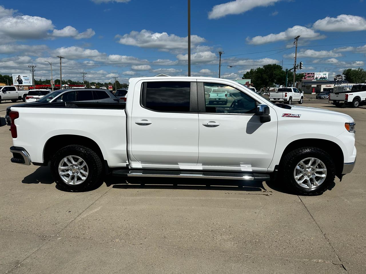 Chevrolet Silverado 1500 LT Crew Cab 4WD 2025