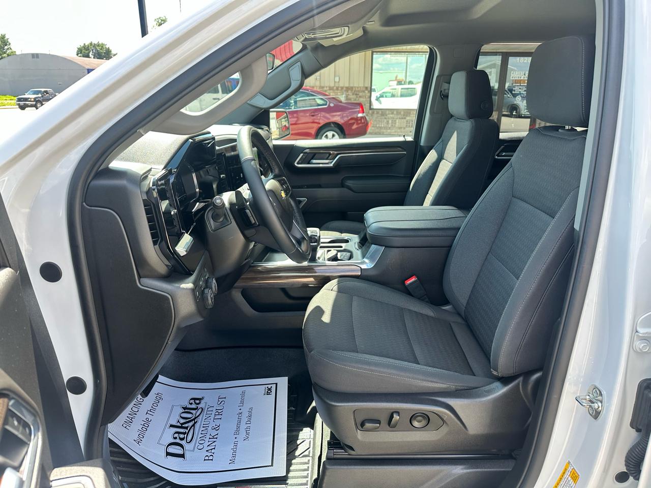 Chevrolet Silverado 1500 LT Crew Cab 4WD 2025