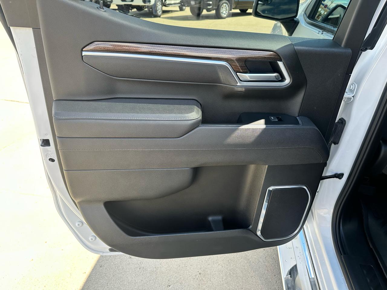 Chevrolet Silverado 1500 LT Crew Cab 4WD 2025