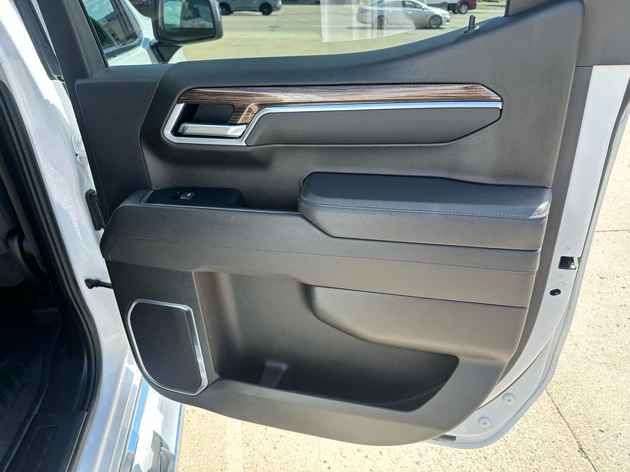 Chevrolet Silverado 1500 LT Crew Cab 4WD 2025