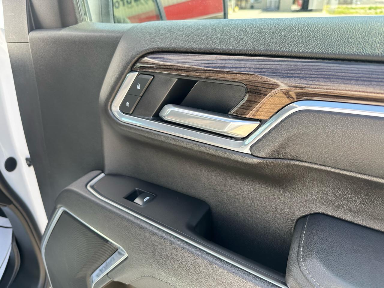 Chevrolet Silverado 1500 LT Crew Cab 4WD 2025
