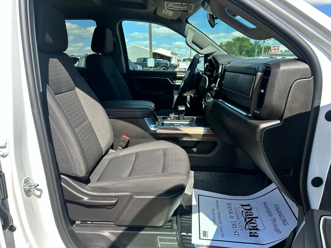 Chevrolet Silverado 1500 LT Crew Cab 4WD 2025