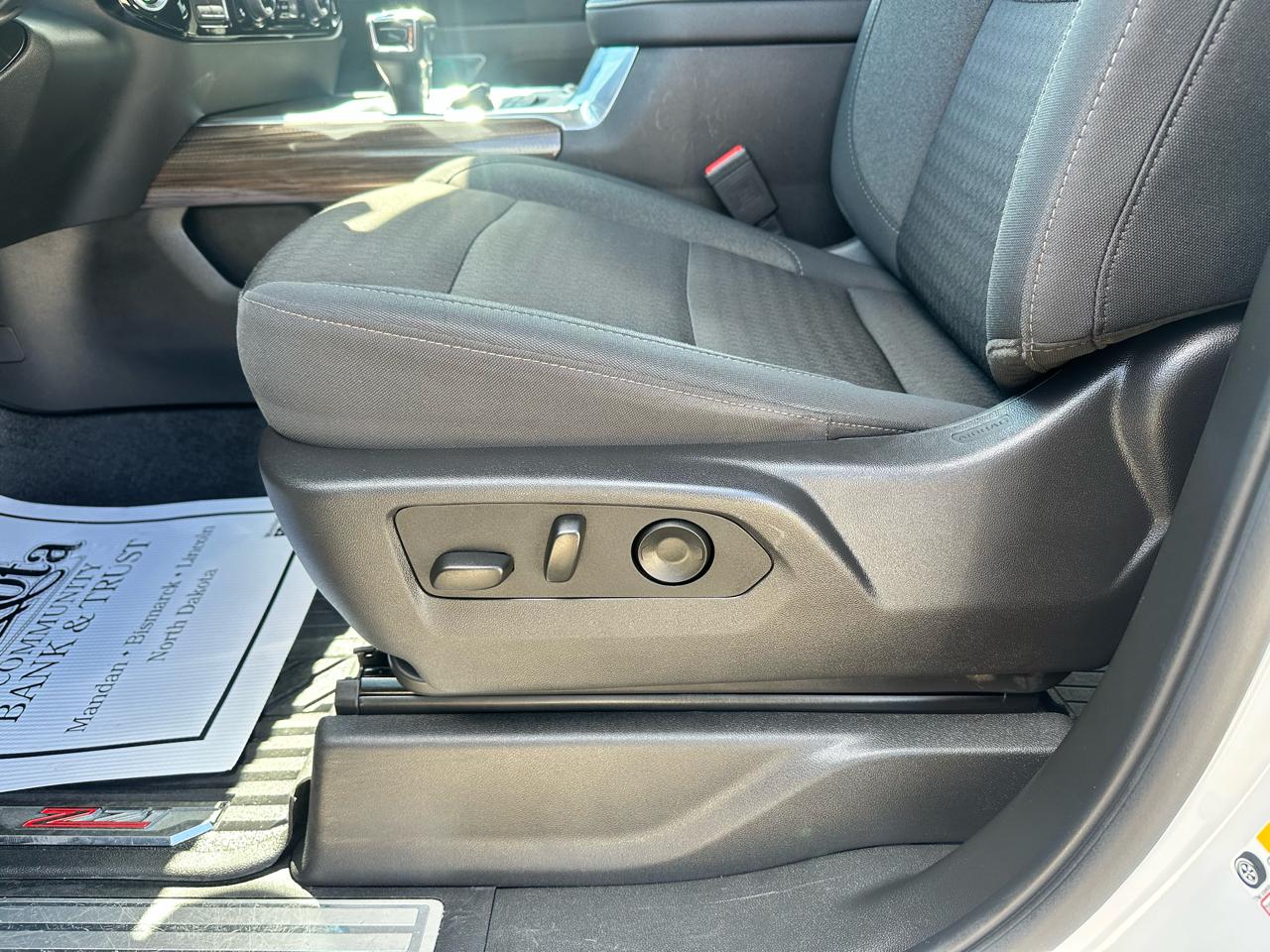 Chevrolet Silverado 1500 LT Crew Cab 4WD 2025
