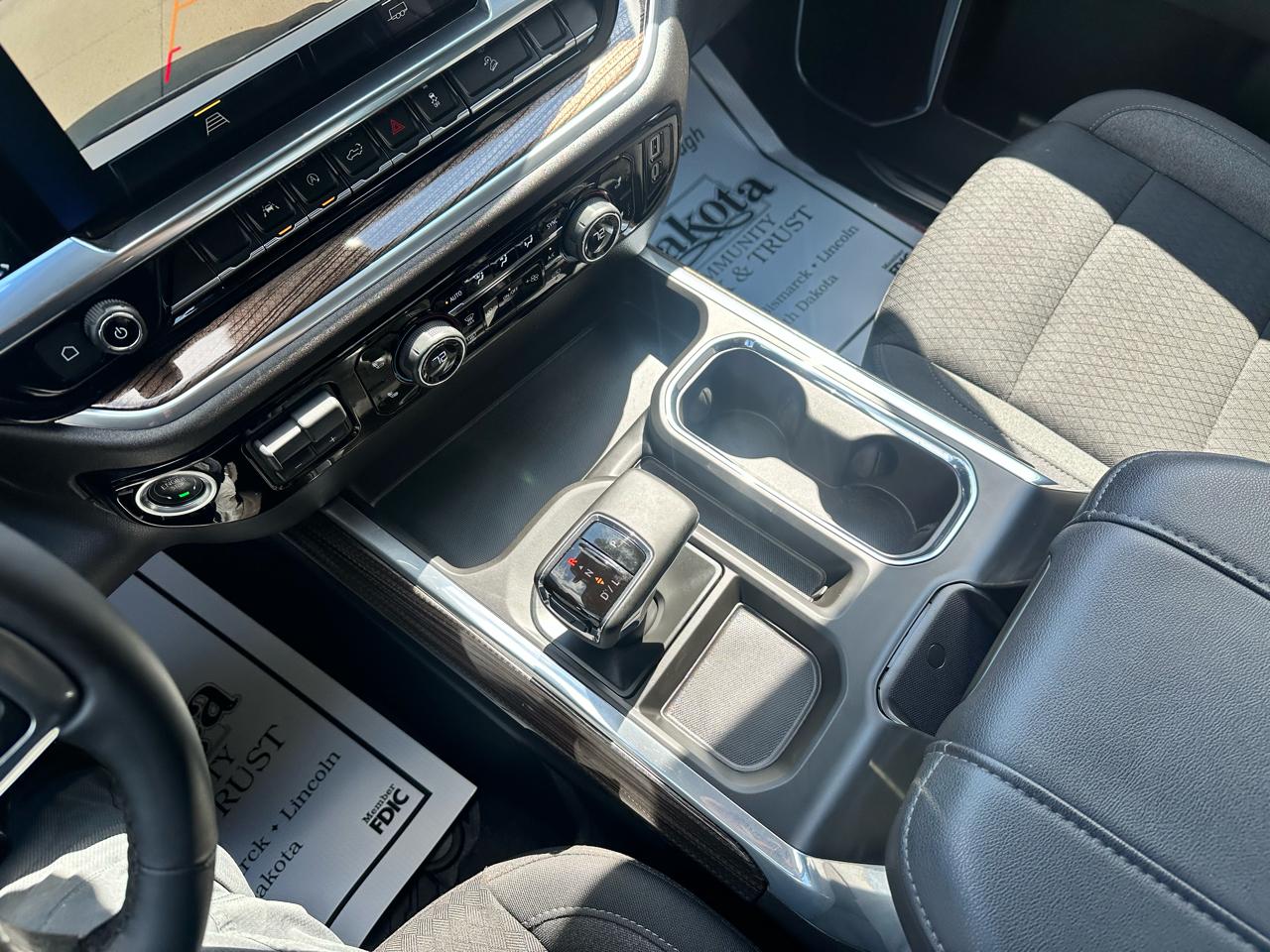 Chevrolet Silverado 1500 LT Crew Cab 4WD 2025