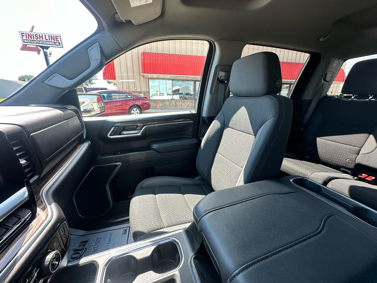 Chevrolet Silverado 1500 LT Crew Cab 4WD 2025