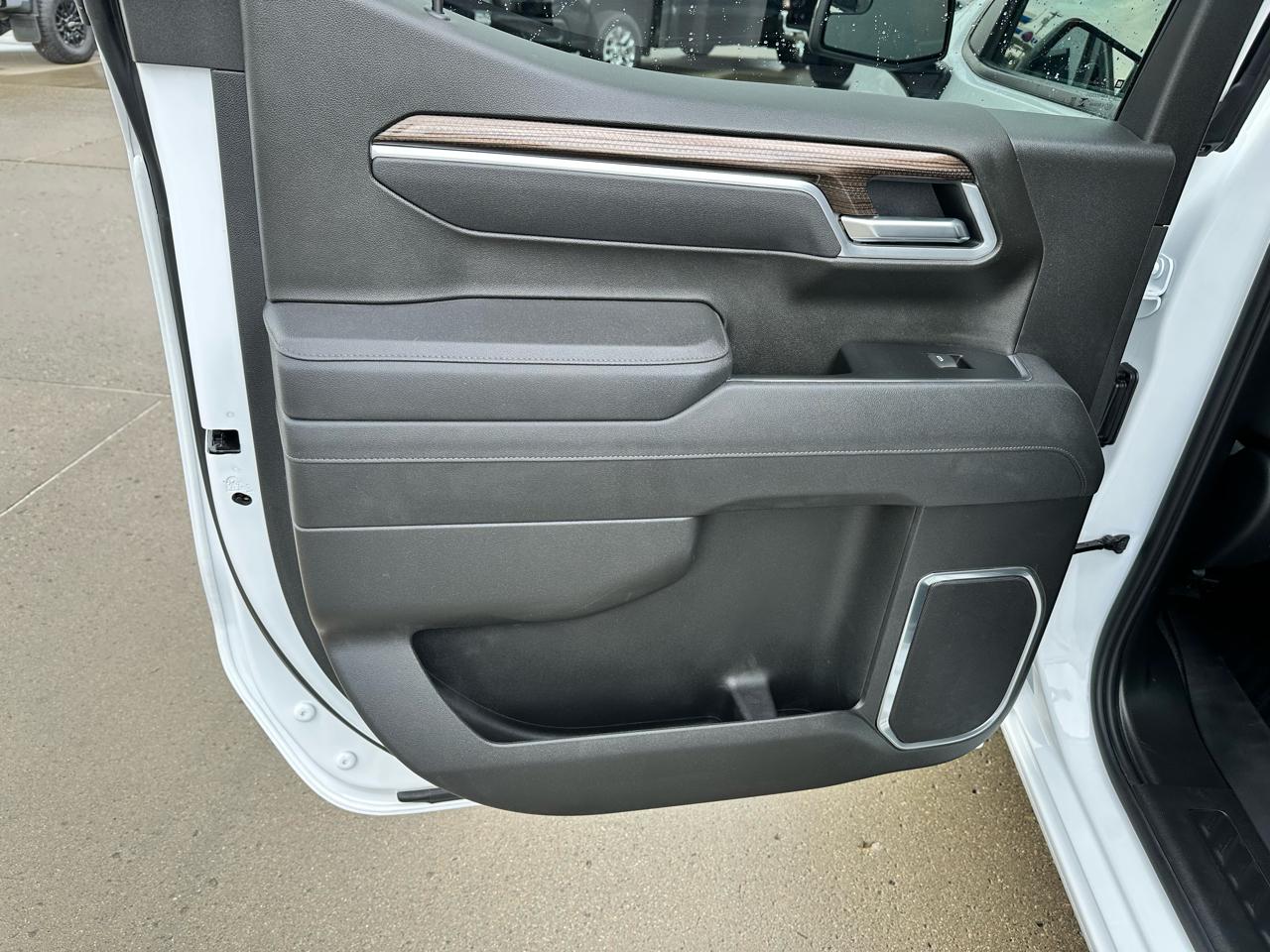 Chevrolet Silverado 1500 RST Crew Cab 4WD 2026