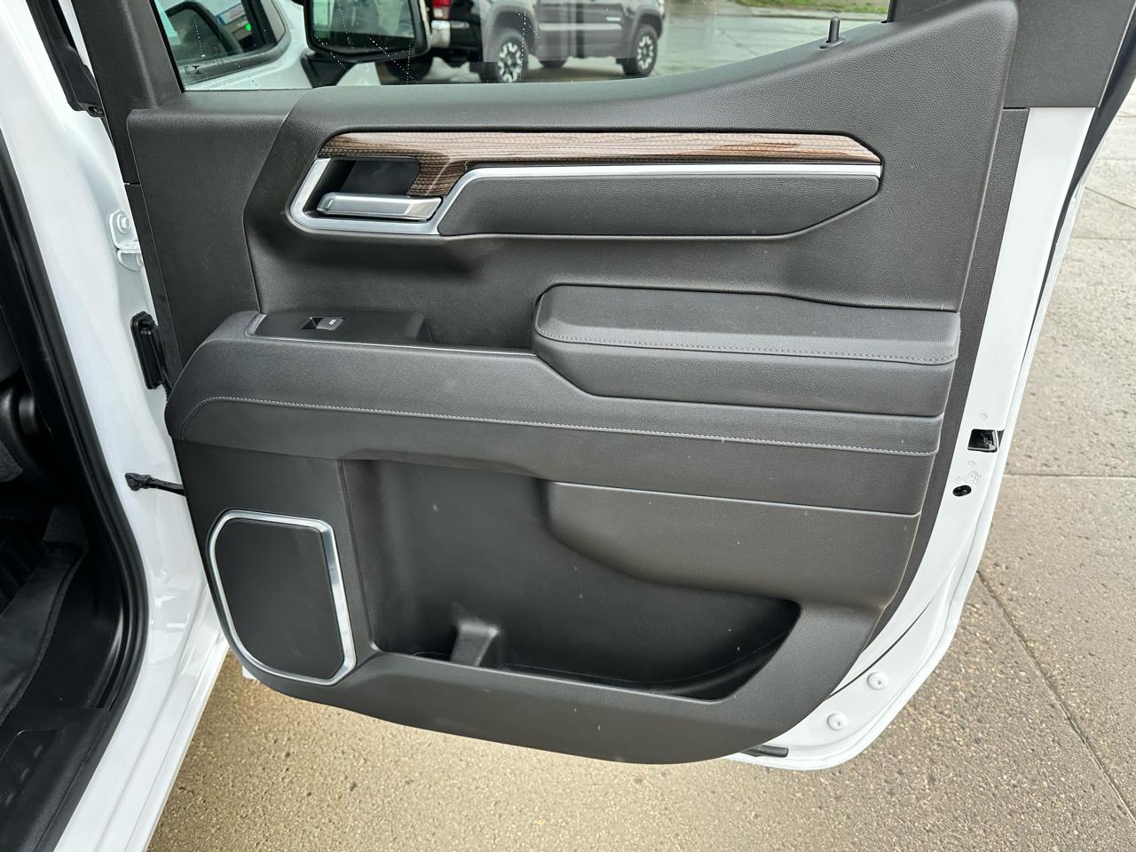 Chevrolet Silverado 1500 RST Crew Cab 4WD 2026