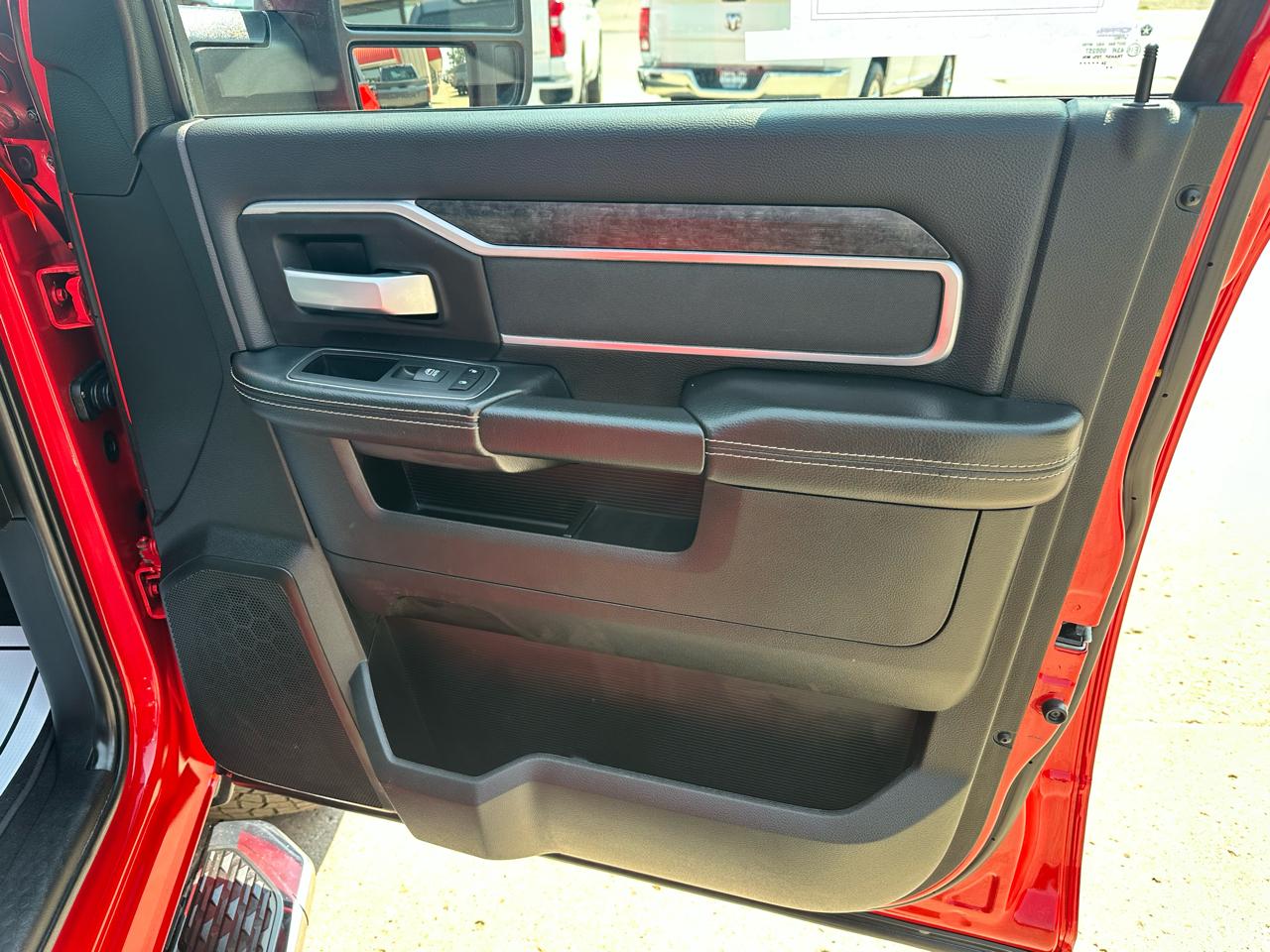 RAM 2500 Big Horn Crew Cab 4WD SWB 2024
