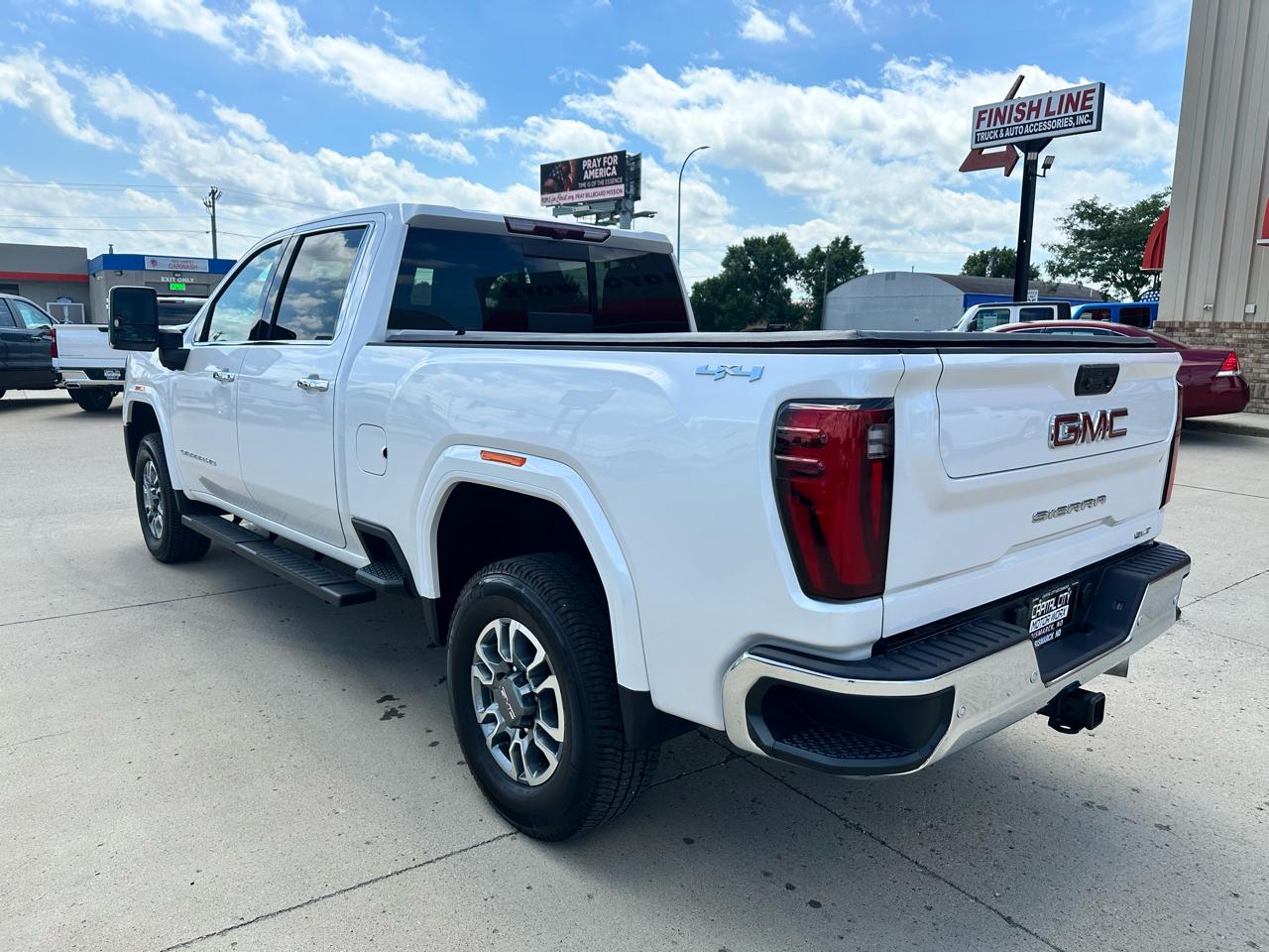 GMC Sierra 3500HD SLT Crew Cab 4WD 2025